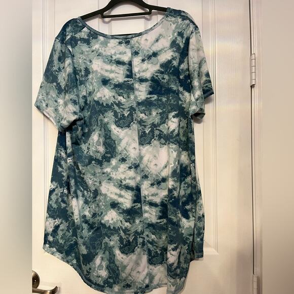 Lane Bryant Livi Activewear Womens’s 18/20 Long Teal and White Stretch Top - Picture 3 of 6